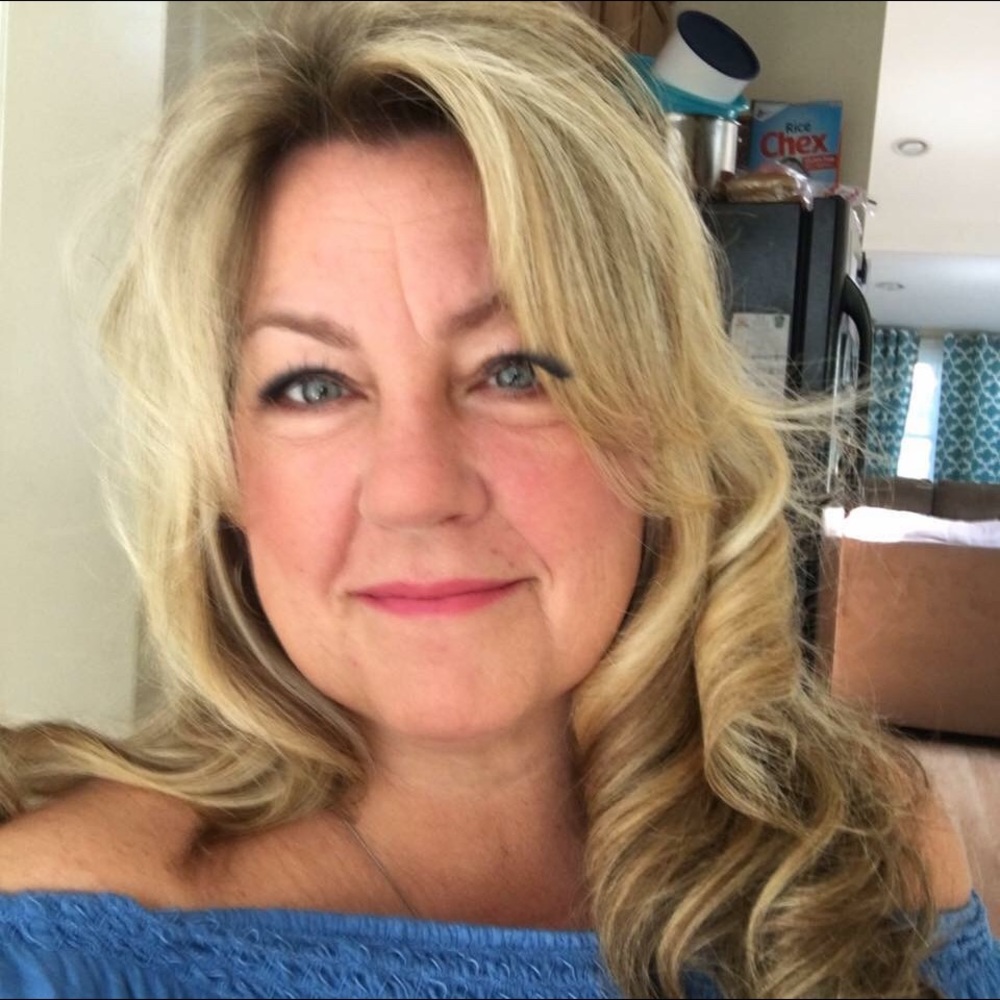 Meet your Posher, Caroline